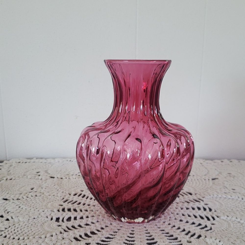 Vintage 1960s Pilgrim Cranberry Glass Optic Swirl Ribbed Vase 6"